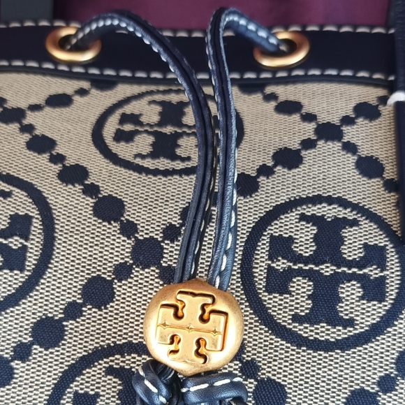 Tory Burch Navy and Cream Patterned Tote - Picture 10 of 16